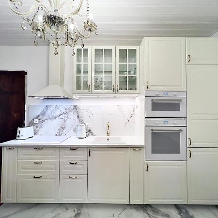 Montreux Castle | Charming Lake View Studio Экстерьер фото